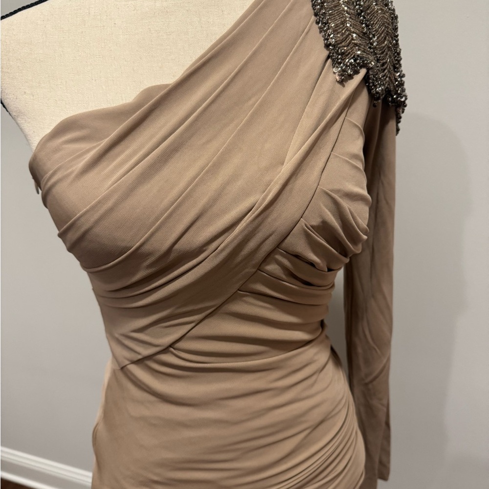 ASO SERENA VAN DER WOODSEN One-Shoulder Beige Dress - Picture 7 of 12